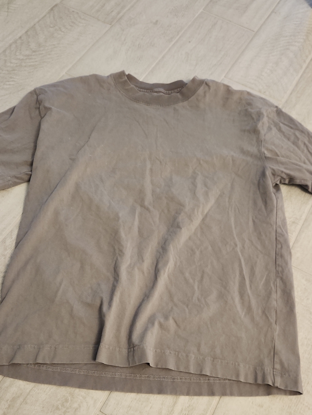Hollister Short-Sleeve Crewneck T-Shirt in Taupe